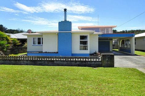 Photo of property in 7 Hennessy Street East, Foxton Beach, Foxton, 4815