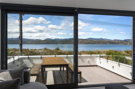 Photo of property in 191 Marine Parade, Seatoun, Wellington, 6022