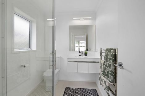 Photo of property in 6a Truby King Street, Merrilands, New Plymouth, 4312