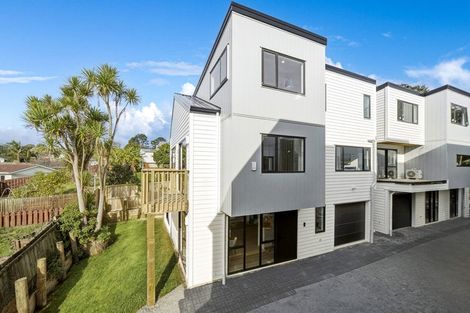 Photo of property in 10 Tusac Place, Totara Vale, Auckland, 0627