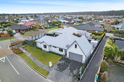 Photo of property in 32 Linkwater Way, Parklands, Christchurch, 8083