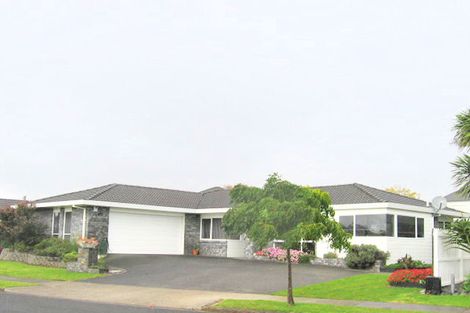 Photo of property in 28 Headcorn Place, Botany Downs, Auckland, 2010