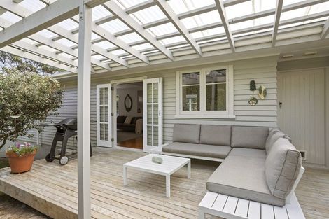 Photo of property in 8 Konini Road, Titirangi, Auckland, 0604