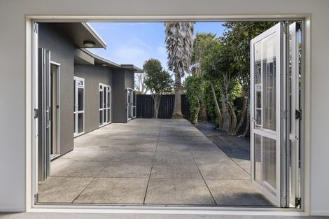Photo of property in 150 Carrington Street, Lower Vogeltown, New Plymouth, 4310