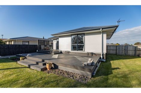 Photo of property in 76 Avondale Road, Avondale, Christchurch, 8061