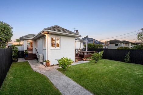 Photo of property in 1/58 Eversleigh Road, Belmont, Auckland, 0622