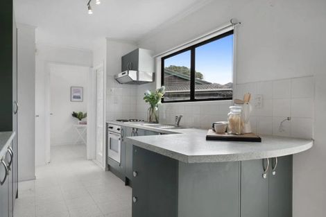 Photo of property in 8 Fortunes Road, Half Moon Bay, Auckland, 2012