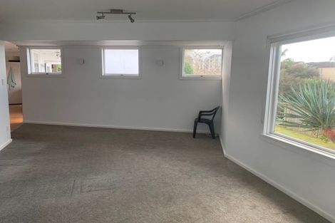 Photo of property in 2/36 Masterton Road, Rothesay Bay, Auckland, 0630