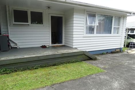 Photo of property in 2/17 Denver Avenue, Sunnyvale, Auckland, 0612