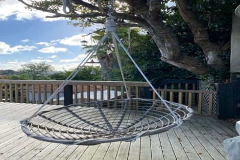 Photo of property in 1/130 Sunset Road, Unsworth Heights, Auckland, 0632