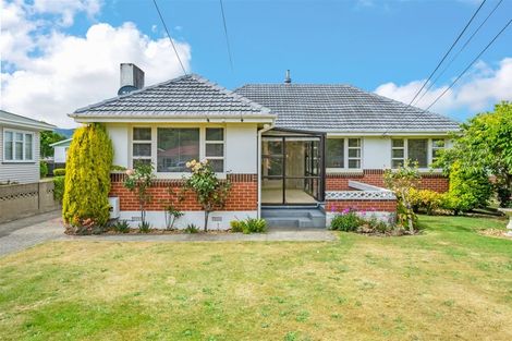 Photo of property in 19 Hall Grove, Ebdentown, Upper Hutt, 5018