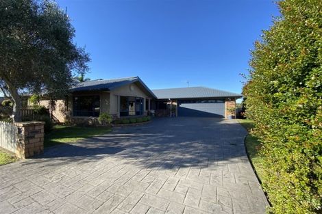 Photo of property in 2 Sunset Drive, Pukekohe, 2120