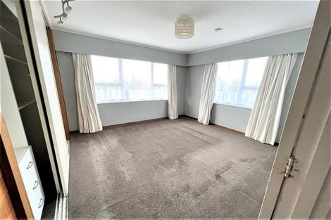 Photo of property in 17 Crompton Road, Massey, Auckland, 0614