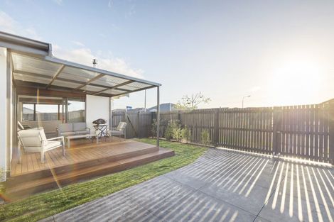 Photo of property in 32 Atlantic Drive, Fitzherbert, Palmerston North, 4410