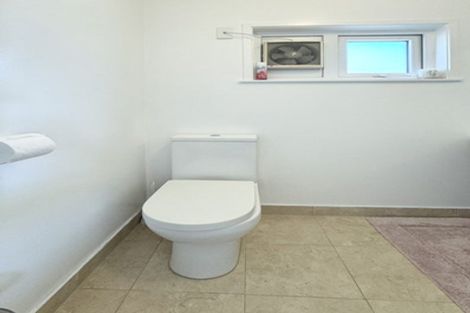 Photo of property in 1/5 Finn Place, Totara Vale, Auckland, 0629