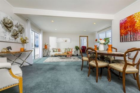 Photo of property in 3 Hillary Heights Avenue, Glendene, Auckland, 0602