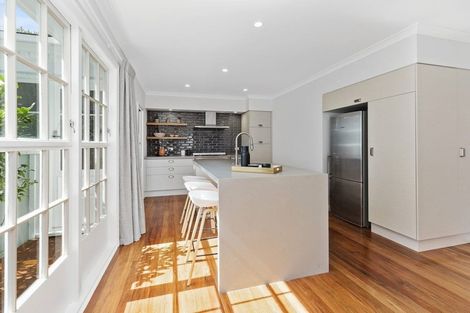 Photo of property in 2 Tio Tio Road, Miramar, Wellington, 6022