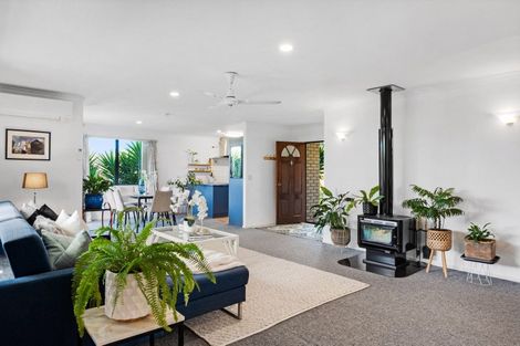 Photo of property in 17 Ruze Vida Drive, Massey, Auckland, 0614