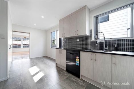 Photo of property in 17 Kohinoor Avenue, Mangere, Auckland, 2022