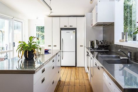 Photo of property in 13 Bracken Street, New Plymouth, 4310