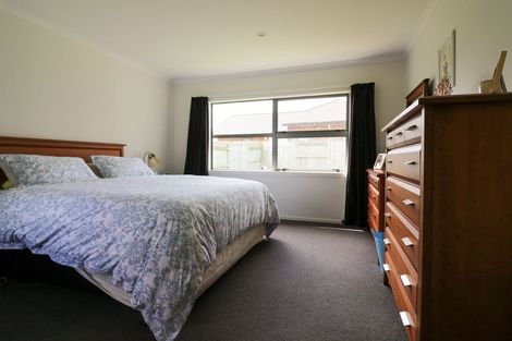 Photo of property in 1 Medallion Court, Kelvin Grove, Palmerston North, 4414
