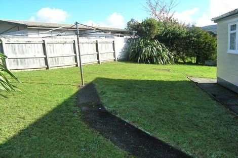 Photo of property in 40 Edelweiss Grove, Timberlea, Upper Hutt, 5018