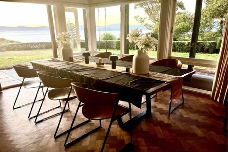 Photo of property in 11 Richmond Road, Mahina Bay, Lower Hutt, 5013