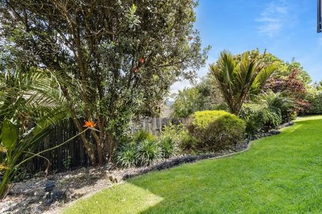 Photo of property in 27 Lorikeet Place, Unsworth Heights, Auckland, 0632