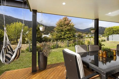 Photo of property in 15 Beach Road, Waikawa, Picton, 7220