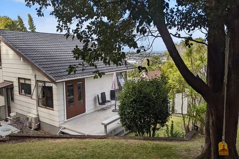 Photo of property in 2/74 Ayton Drive, Totara Vale, Auckland, 0629