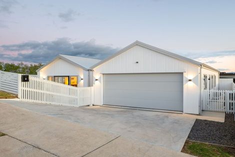 Photo of property in 1 Maanihi Drive, Rototuna North, Hamilton, 3210