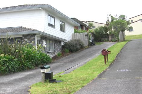 Photo of property in 2/16 Stoneleigh Court, Sunnynook, Auckland, 0632