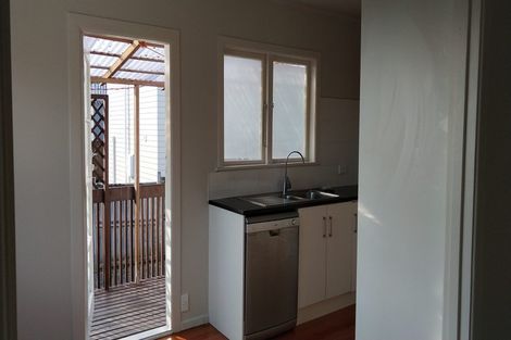 Photo of property in 14 Woodstock Road, Forrest Hill, Auckland, 0620