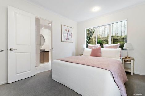 Photo of property in 11a Gerwyn Place, Pakuranga Heights, Auckland, 2010