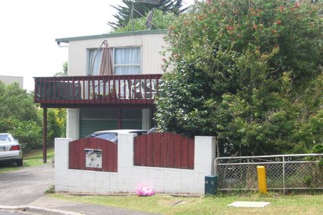Photo of property in 2/19 Kathleen Street, Totara Vale, Auckland, 0627