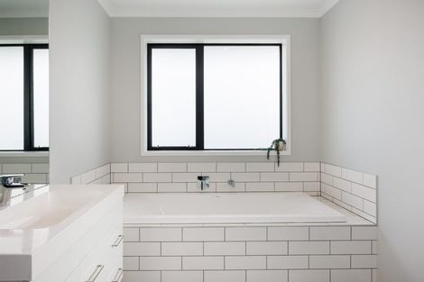 Photo of property in 40 View Road, Halcombe, 4779