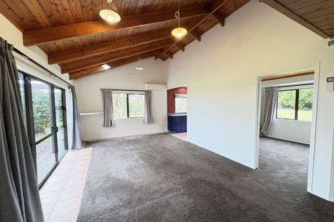 Photo of property in 412 Taupaki Road, Kumeu, 0892