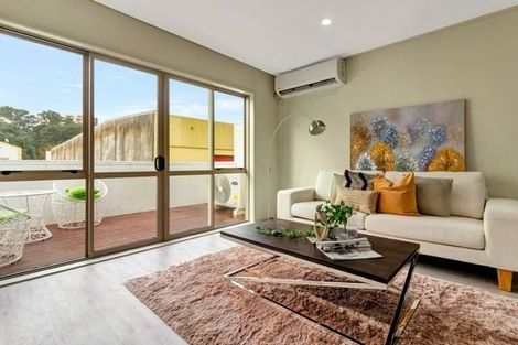 Photo of property in Emery Gardens, 1/4 Ambrico Place, New Lynn, Auckland, 0600