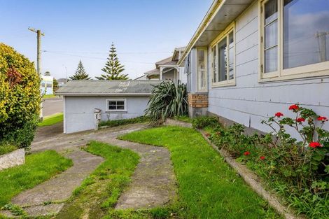 Photo of property in 28 Cambridge Street, Patea, 4520