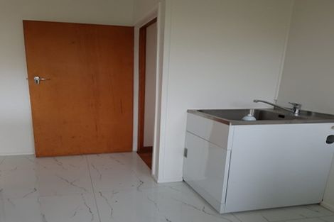 Photo of property in 2/18 Shakespeare Road, Milford, Auckland, 0620