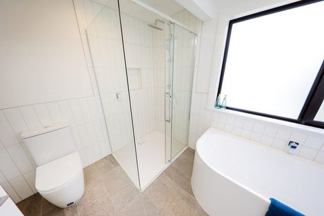 Photo of property in 354 The Esplanade, Island Bay, Wellington, 6023