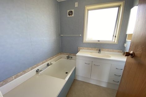 Photo of property in 60 Casuarina Road, Half Moon Bay, Auckland, 2012