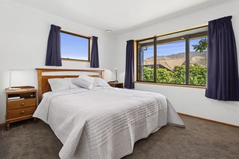 Photo of property in 8 Mount Iron Drive, Wanaka, 9305