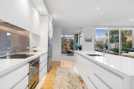 Photo of property in 10 Garreg Road, Fendalton, Christchurch, 8052