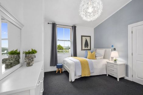 Photo of property in 30 Maritime Terrace, Birkenhead, Auckland, 0626