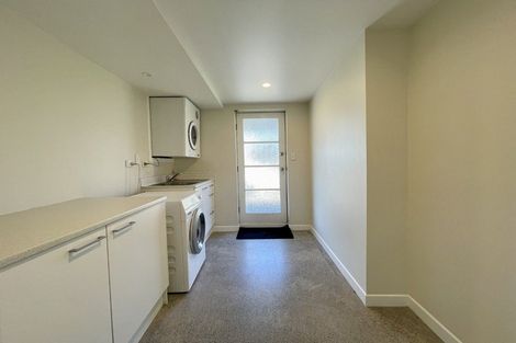 Photo of property in 2/5 Howard Road, Northcote, Auckland, 0627