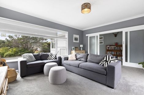 Photo of property in 11 Pinkerton Grove, Newlands, Wellington, 6037