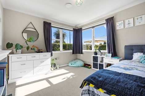 Photo of property in 2 Anzio Place, Awapuni, Palmerston North, 4412