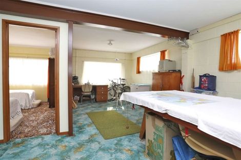 Photo of property in 68 Marine Parade, Bluff, 9814