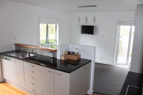 Photo of property in 92 Shakespeare Road, Milford, Auckland, 0620